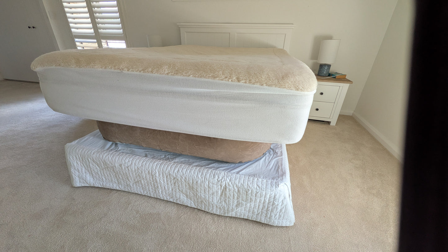 Queen Bedezy Mattress Lifter
